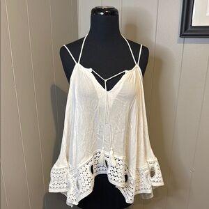 B4 VENUS Women’s Medium White Crochet Hem Camisole